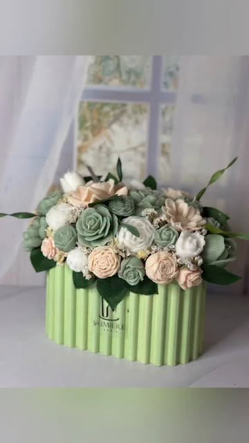 شمع دست‌ساز با رایحه گل